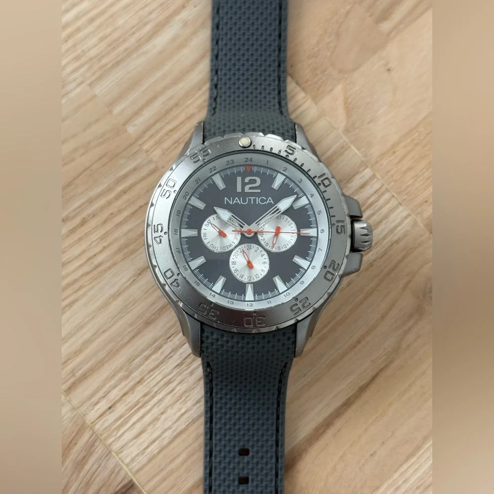 Nautica Aluminum Chronograph-Style Dial Watch Gray Dial Silicone Strap Date Dial